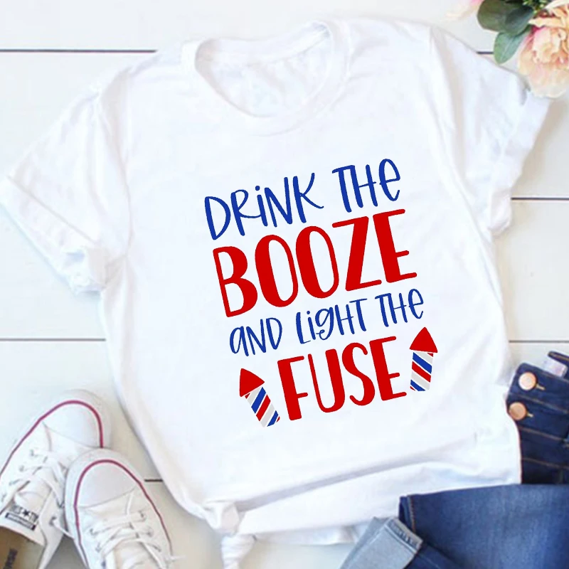 

Женская футболка с надписью «Drink The Booze and светильник The Fuse»