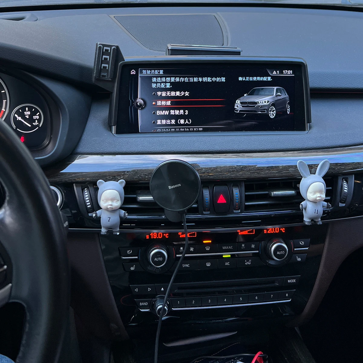 Фото Автомобильный держатель экрана телефона для BMW X6 F16 2015 2016 2017 2018 2019, магнитная беспроводная зарядка, автомобильное крепление для телефона MagSafe Stand №2