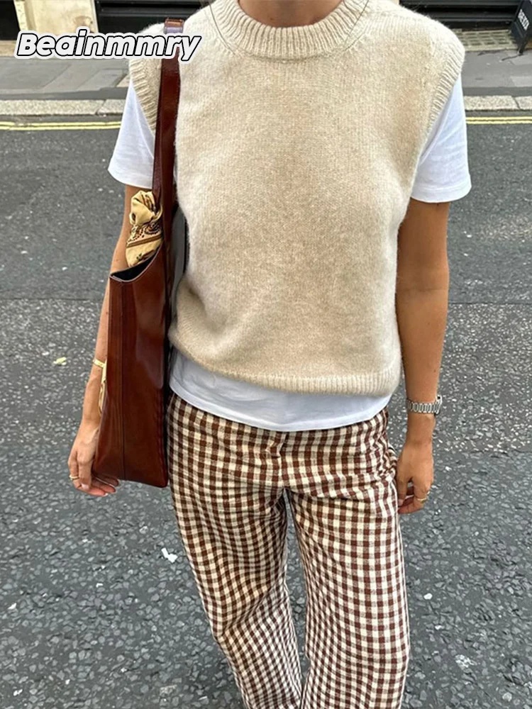 Женский трикотажный жилет с круглым вырезом без рукавов