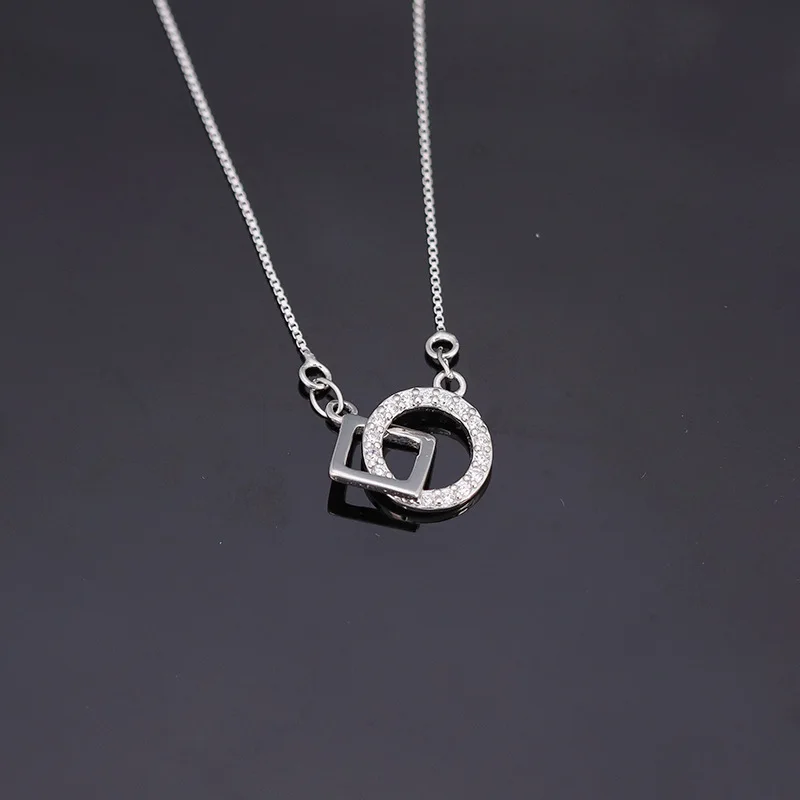 

s925 Sterling Silver Ladies Round Square Pendant Necklace European and American Popular Ladies Holiday Gifts