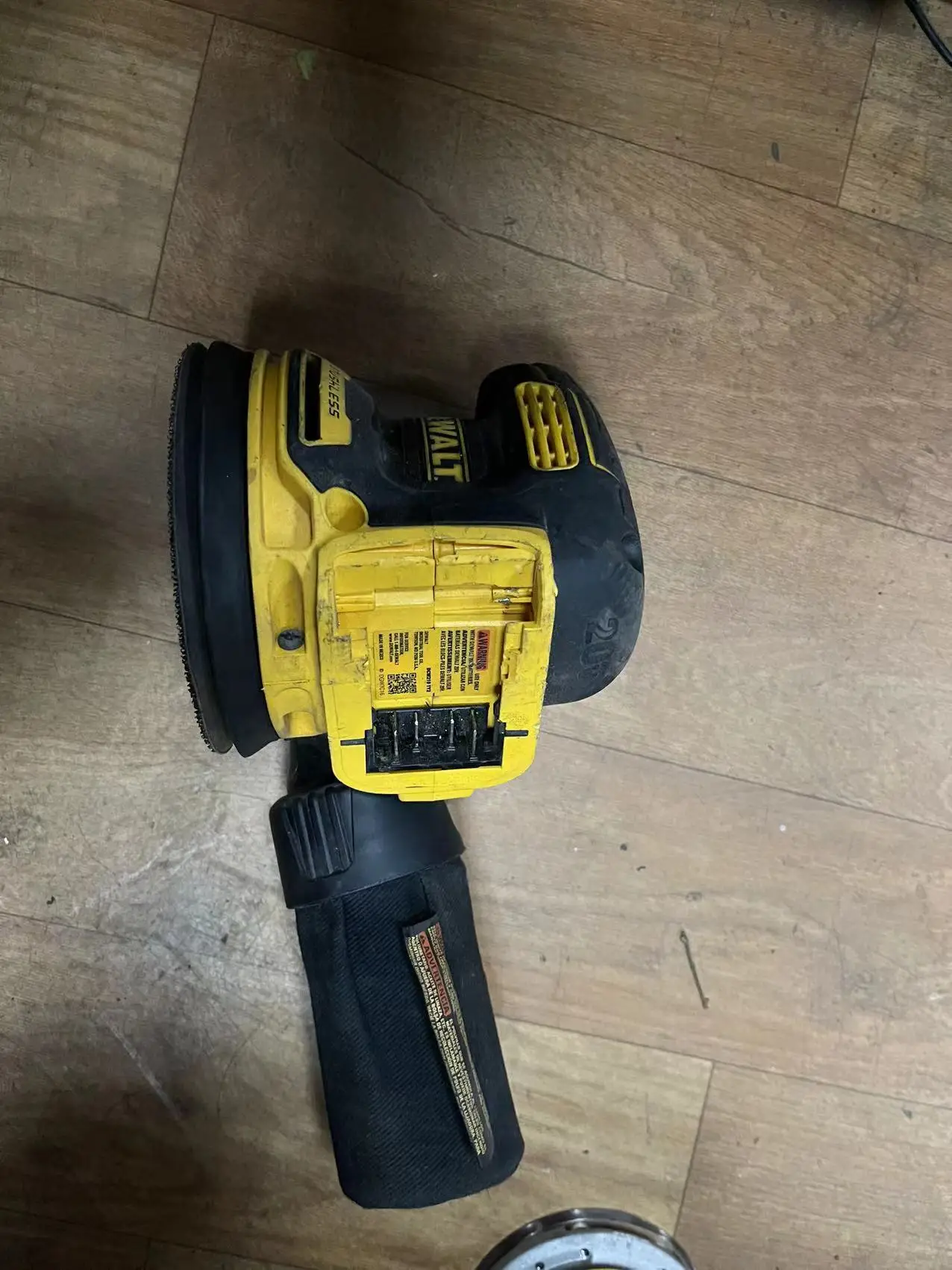 

Dewalt 20V MAX Brushless Cordless Orbital Sander DCW210B （ONLY TOOL ）.SECOND HAND