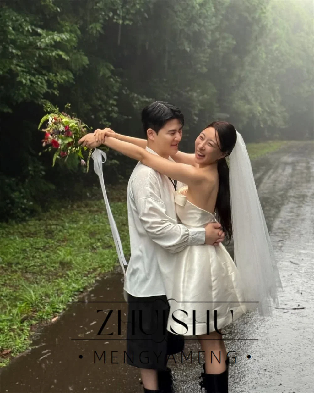Фото Свадебное платье ZHUISHU Mini из атласа цвета слоновой кости, корейский стиль, для фотосессии, без бретелек, с бантом, А-силуэт, короткое, с корсетом, на заказ. №2