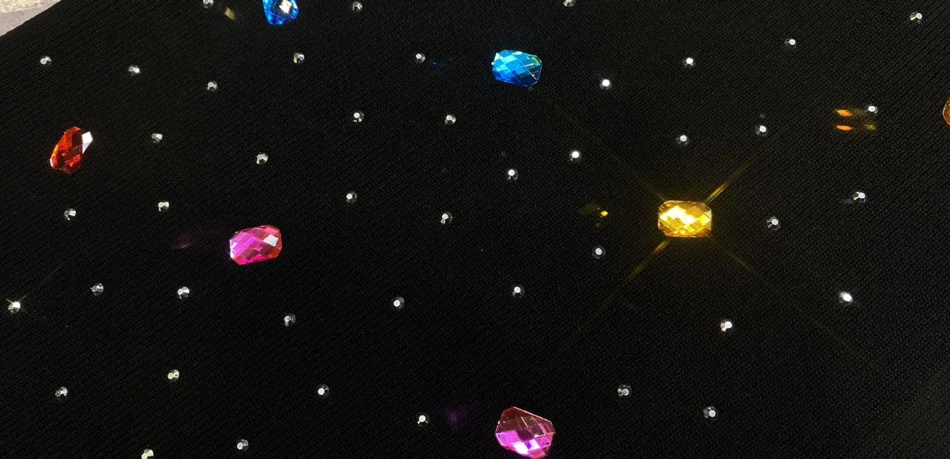 Женский комплект из двух предметов с блестками и вышивкой