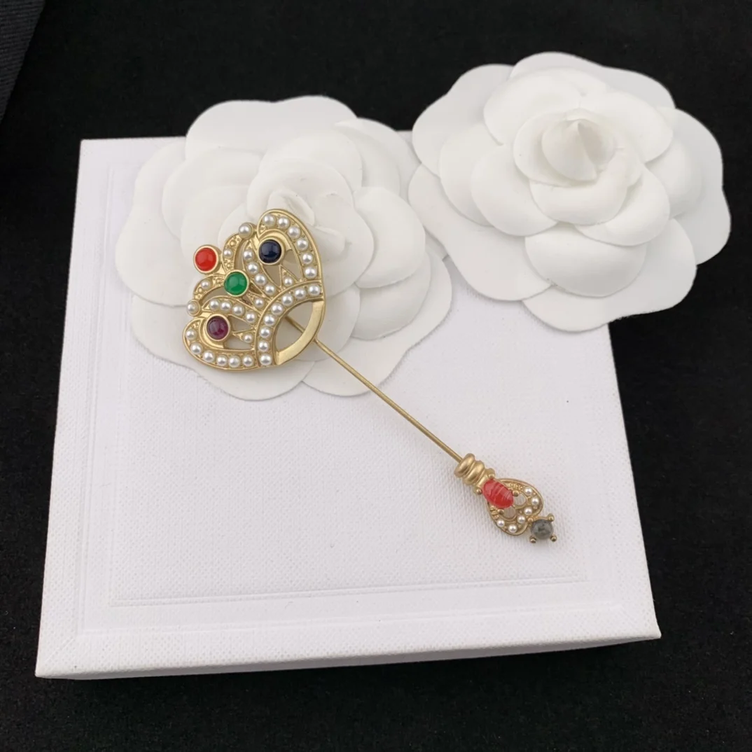 

European and American fashion elegant crown Brooch