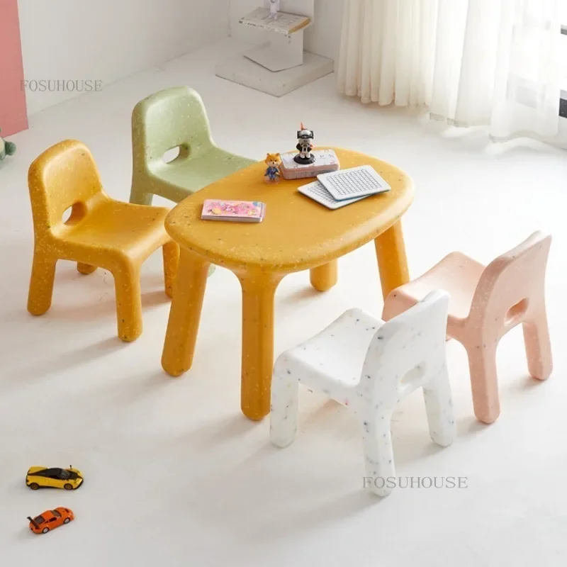 

Детские столы в скандинавском стиле, стол в форме арахиса, домашний пластиковый стол для детского сада и Набор стульев для раннего обучения, игрушечный стол для письма