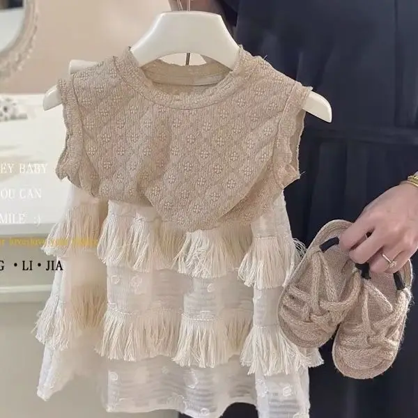 

Новинка лета 2023, кружевной топ на бретелях для девочек, юбка средней длины с бахромой, комплект из двух предметов для девочек, комплект с юбкой, модные комплекты для девочек на весну и осень