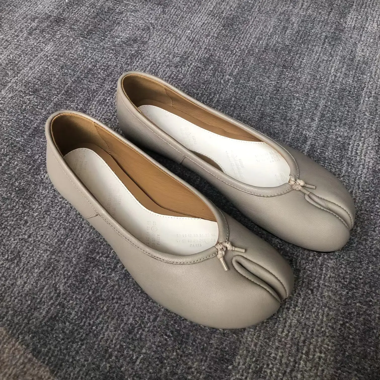 Spring new flat heel M6 same non trademark split toe shoes sheepskin upper sheepskin lining multicolor classic women's shoes