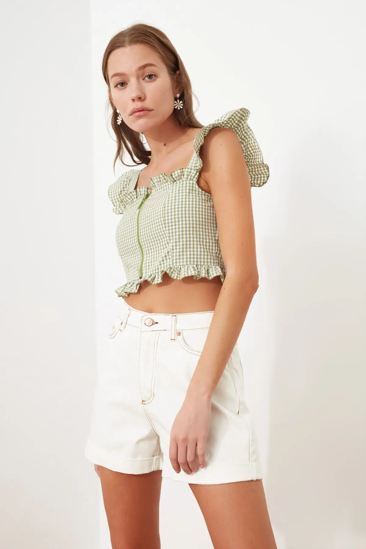 

Trendyol Stitch Detailed Denim Shorts TWOSS21SR0433