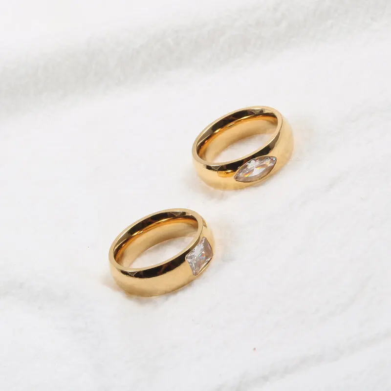 

High Quality Diamond Inlaid Titanium Steel Plated 18k Gold Ring