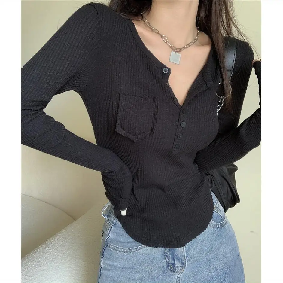 

Knitted T-shirt women's summer thin section sunscreen V-neck short section is thin inside bottoming shirt white long sleeves