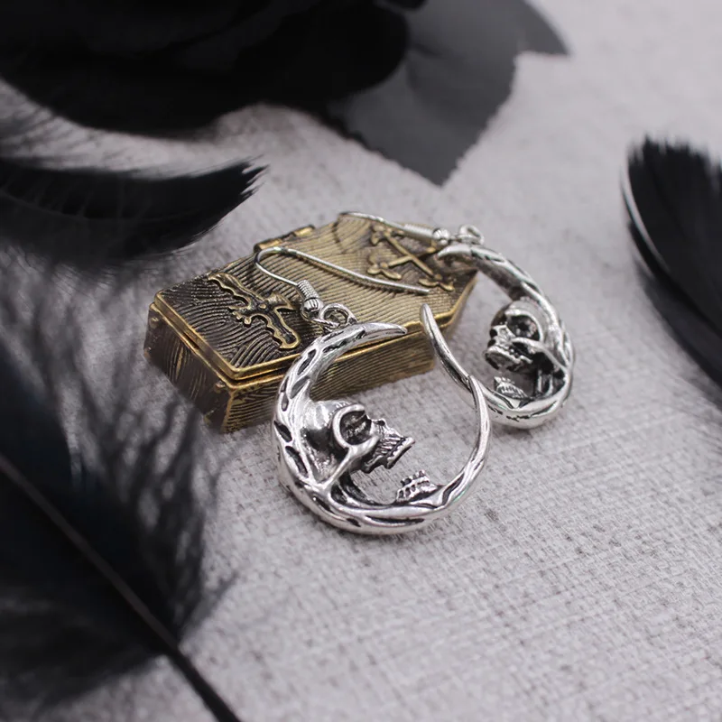

Fashion Hot New Gothic Dark Style Skull Earrings Retro Ancient Silver Crescent Earrings Punk Personalized Women Jewelry Gift