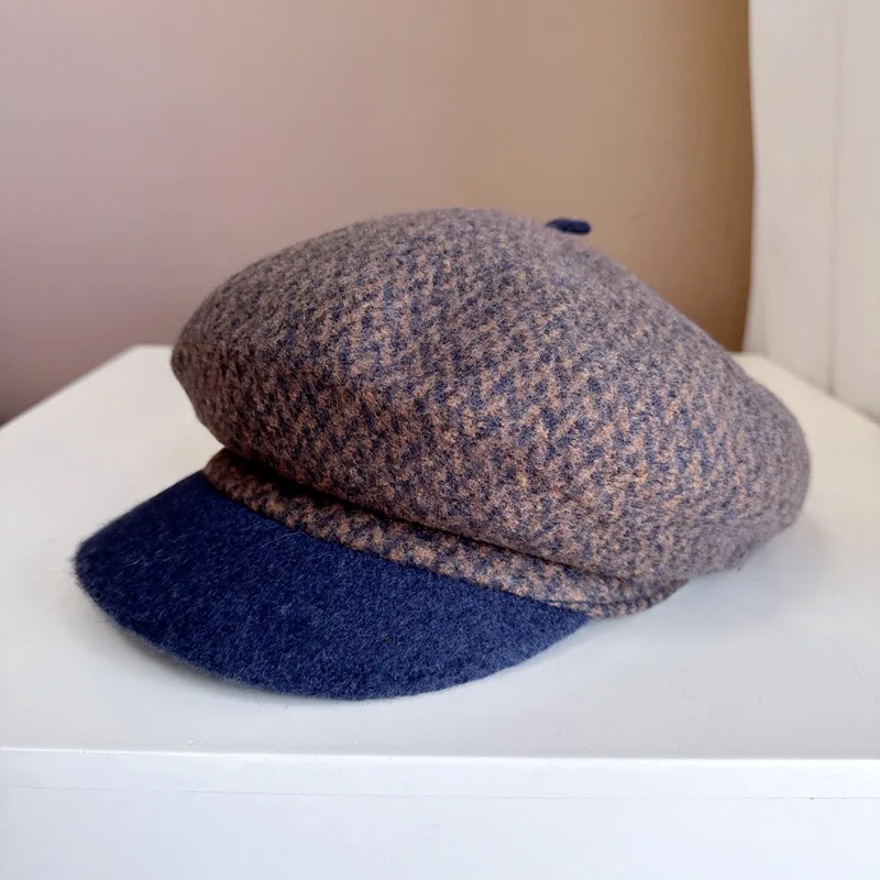 Женская осенне-зимняя шерстяная шапка с козырьком