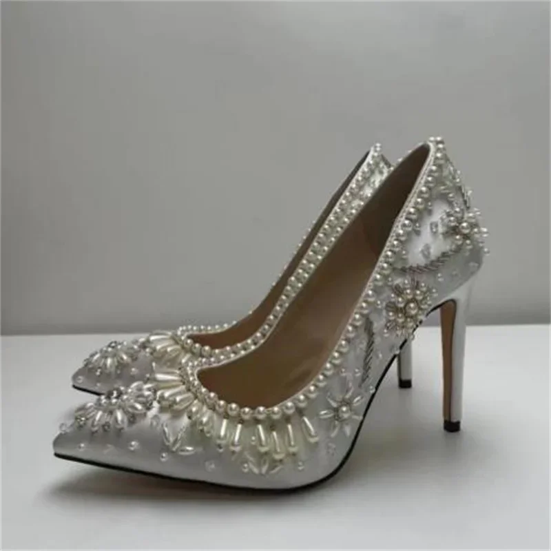 Женские туфли-лодочки на высоком каблуке с острым носком