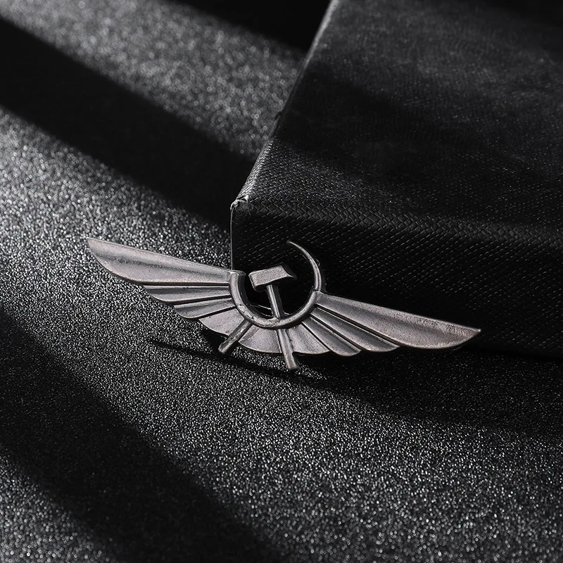 

Винтажный значок с орлом