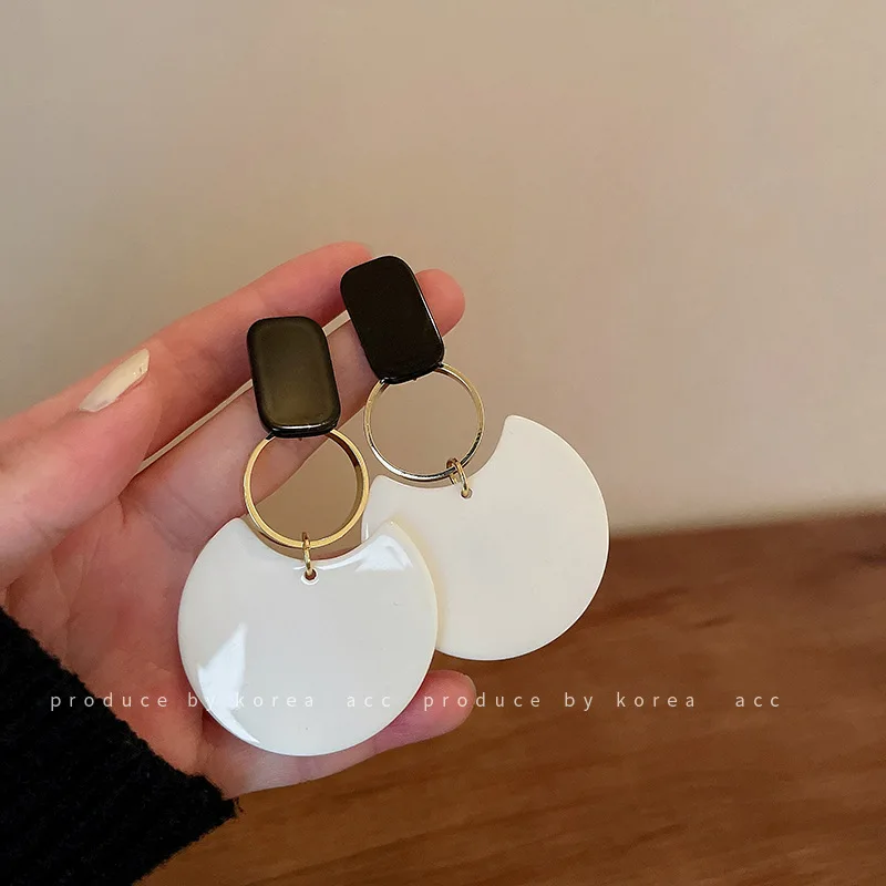 

Silver Pin Collision Geometric Simple Design Earrings Korean Fashion Exaggerated Personalized Party Banquet Jewelry