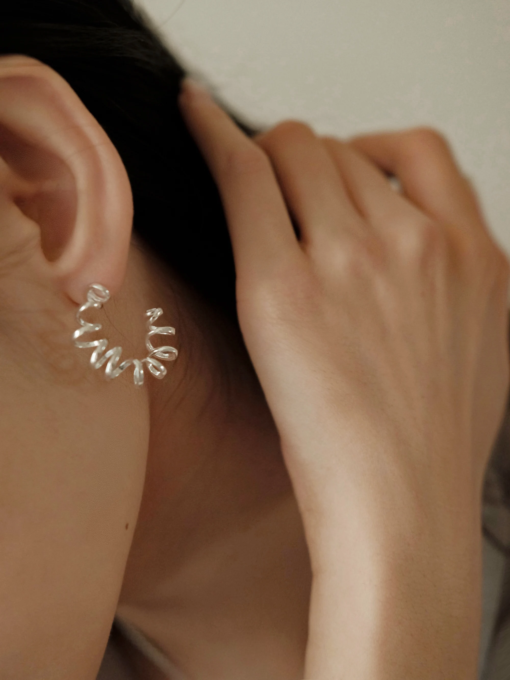 Маленькие весенние серебряные серьги с фейерверком Доступные Элегантная