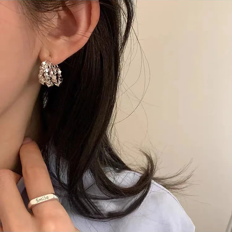 

Женские изогнутые серьги серебряного цвета, с бусинами, Y2k