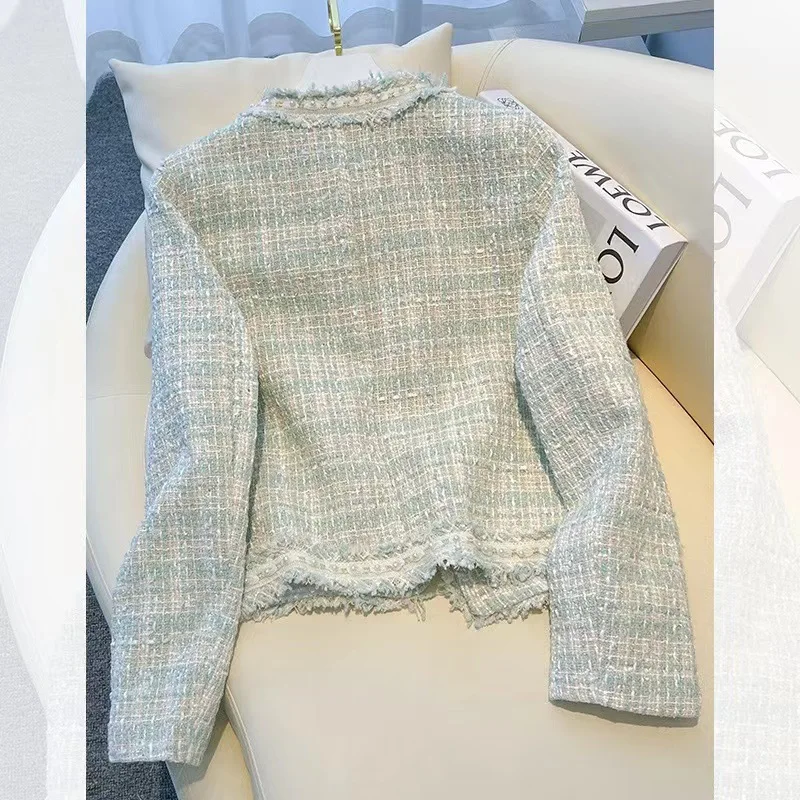 Рисунок 6 - Женское твидовое пальто с жемчужинами