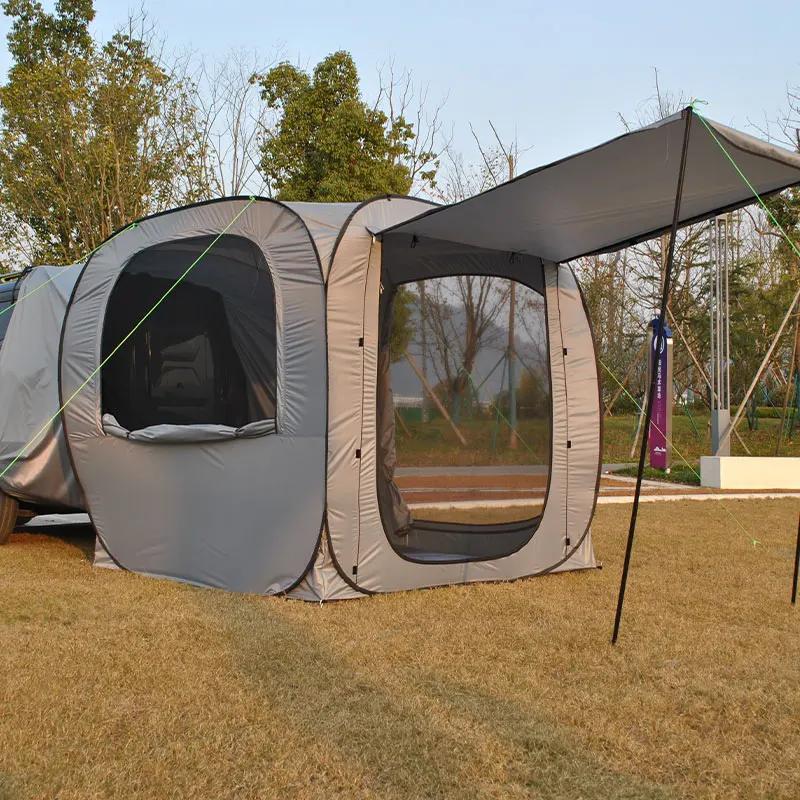 Автомобильная палатка защищает людей от солнца дождя или ветра. Популярная для