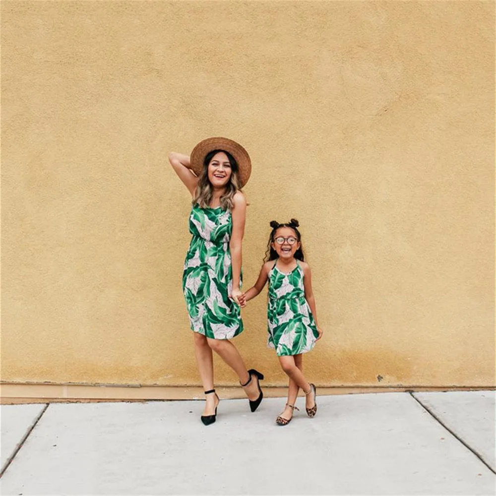 

Модная семейная Одинаковая одежда, платье для мамы и дочки, свободный пляжный мини-костюм для мамы и дочки с леопардовым принтом банановых л...