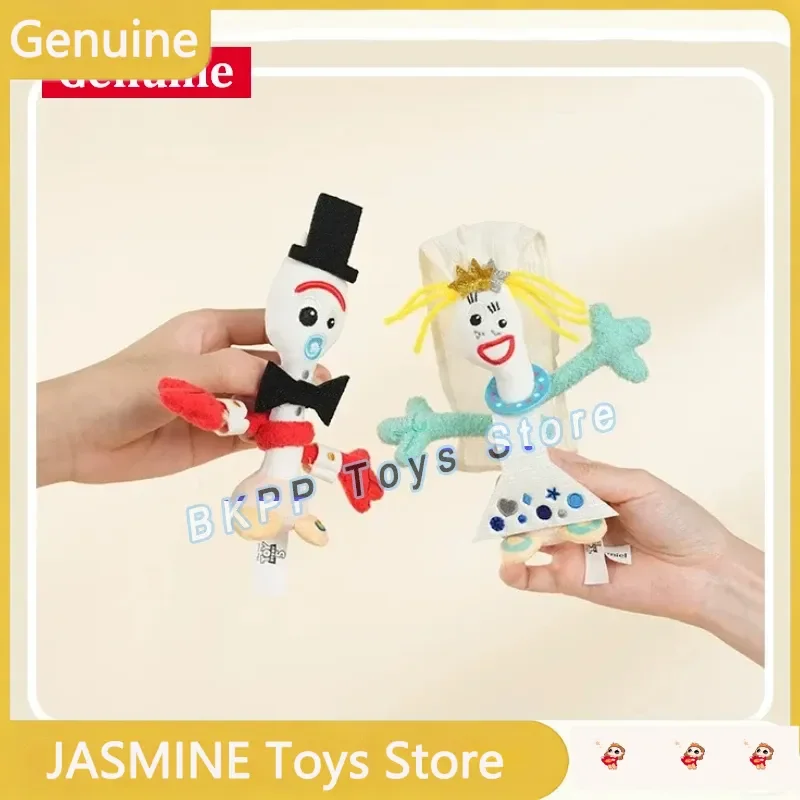 Фото Оригинальный плюшевый брелок Disney Toy Story Forky, подвеска-шарм для рюкзака, мягкая игрушка-кулон, подарок для пары, аксессуар для мужчин и женщин №1