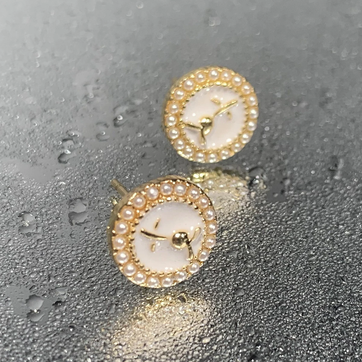 

Fashion flower Big Round pearl flower Pearl Stud Earring Mascot Ornaments For Women Valentine's Accessories Gift