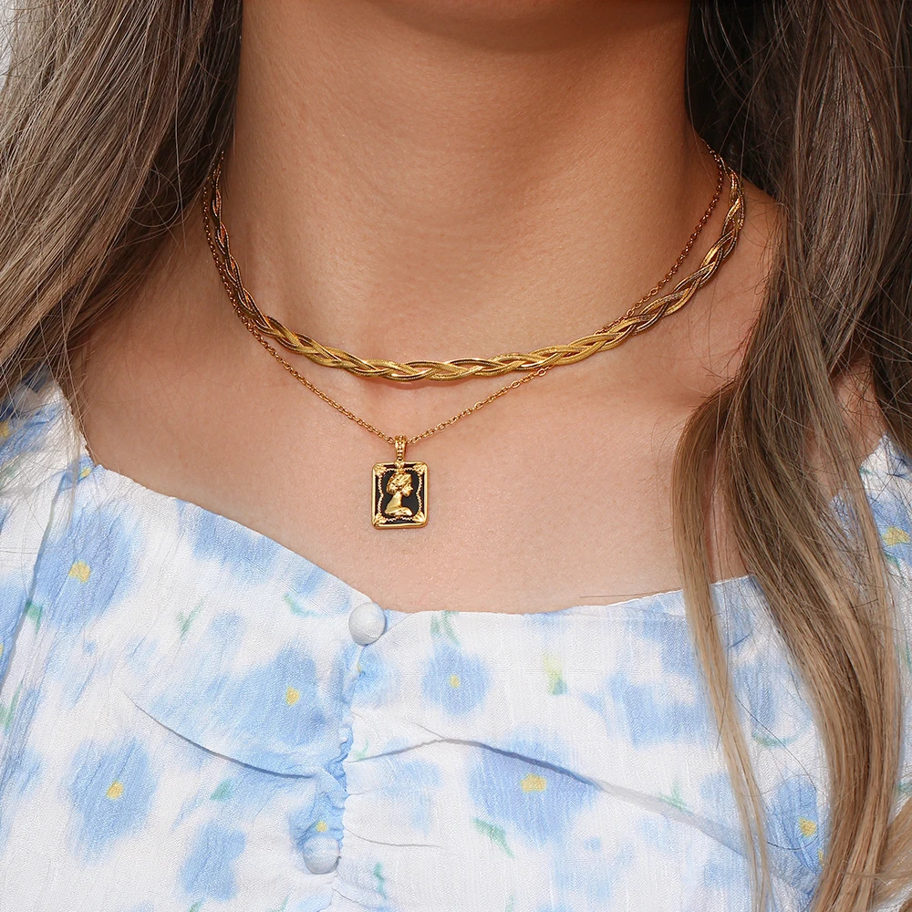 

2023 New Elegant women's black picture Frame Pendant Necklace 18K Gold Plated Necklace Summer Personality Fashion Pendant