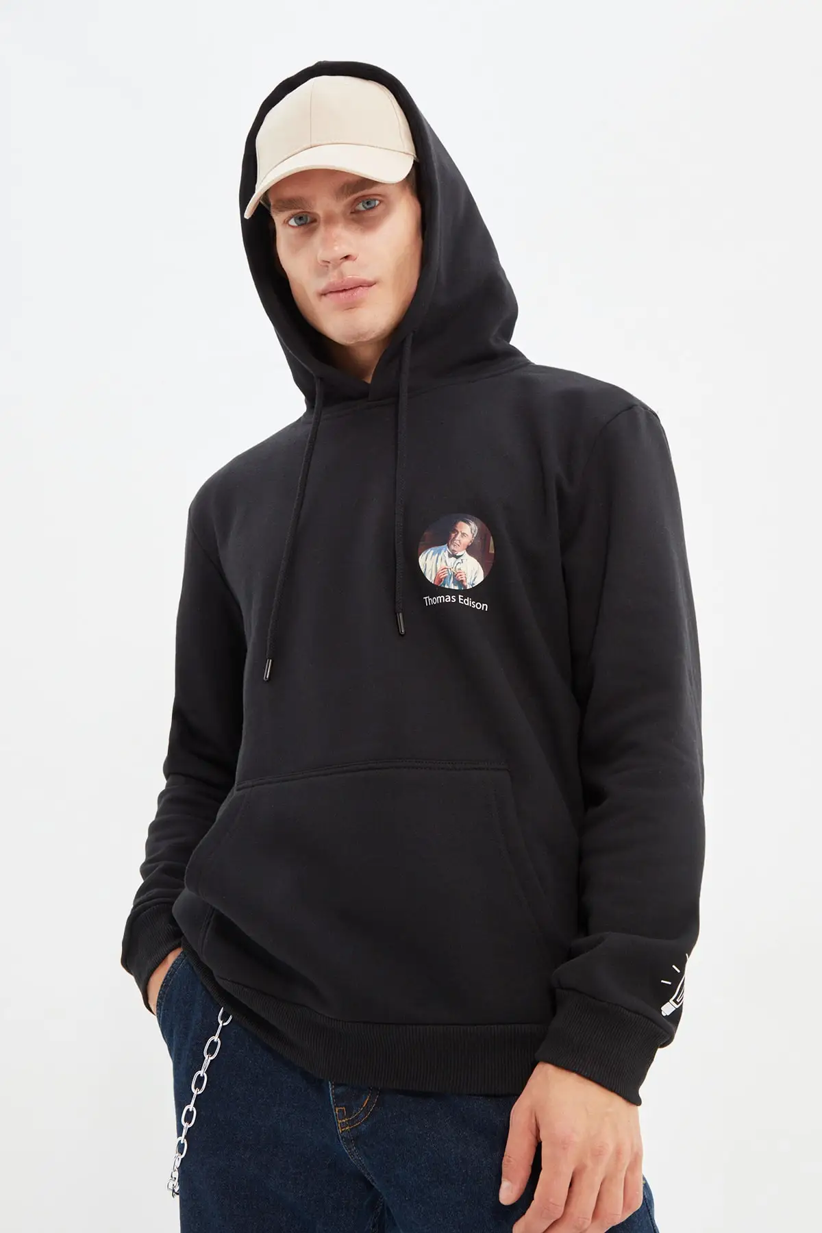 

Trendyol Boys Thomas Edison Licensed Regular Fit Long Sleeve Hooded Printed Sweatshirts TMNAW22SW1011