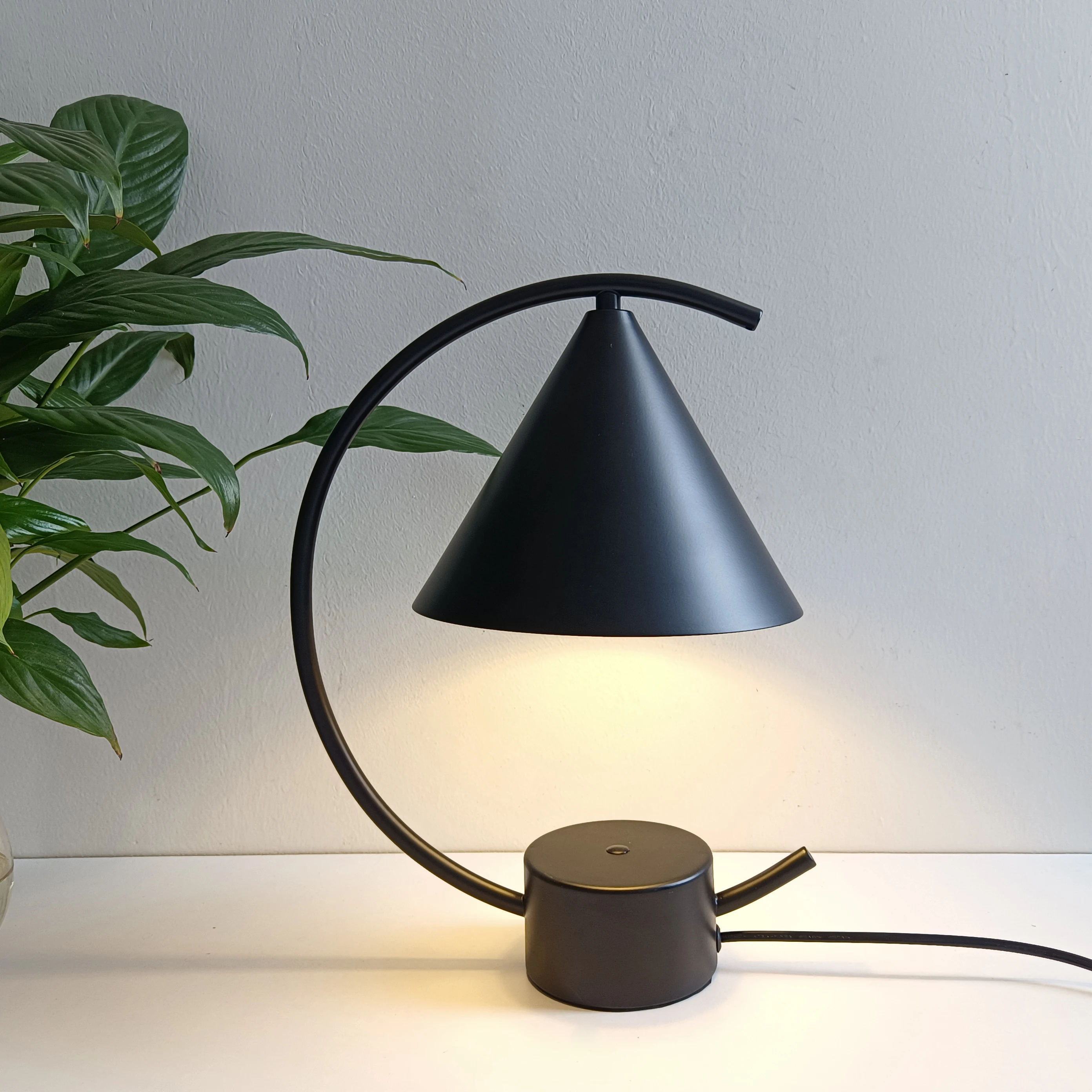 

American Table Lamp Creative Cone Lamp Shade Black Loft Living Room Bedroom Study Lamp Student Reading Bedside Desk Lamp