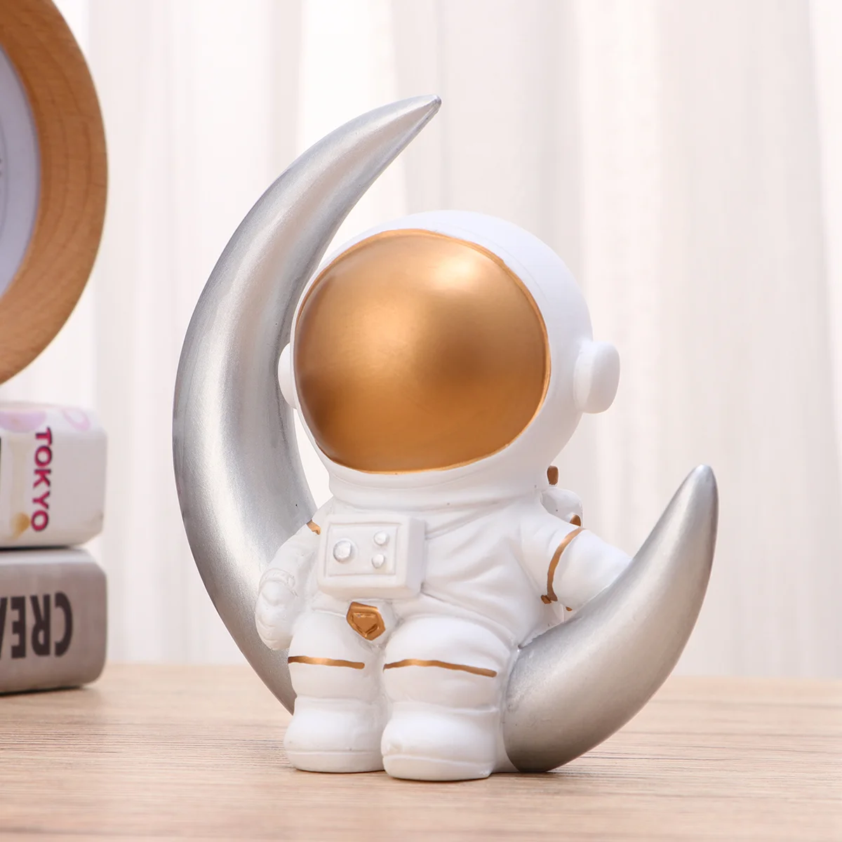 

Astronaut Cake Figure Mini Ornaments Figurines Craft Resin Sculpture Decoration Party Favors Toys Interior Car Ornament Desktop