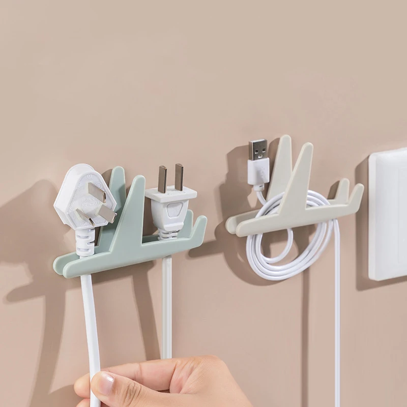 

Creative Flying Plug Holder Punching-free Wall Adhesive Key Bag Hanger Hook Bathroom Gadget Towel Razor Rack Kitchen Gadgets