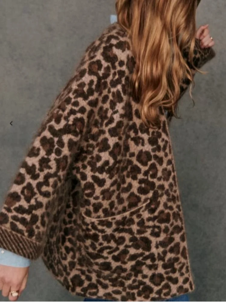Женский вязаный кардиган с леопардовым принтом