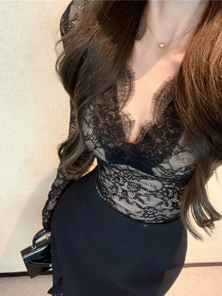 Сексуальный слегка прозрачный кружевной топ с длинными рукавами и v-образным