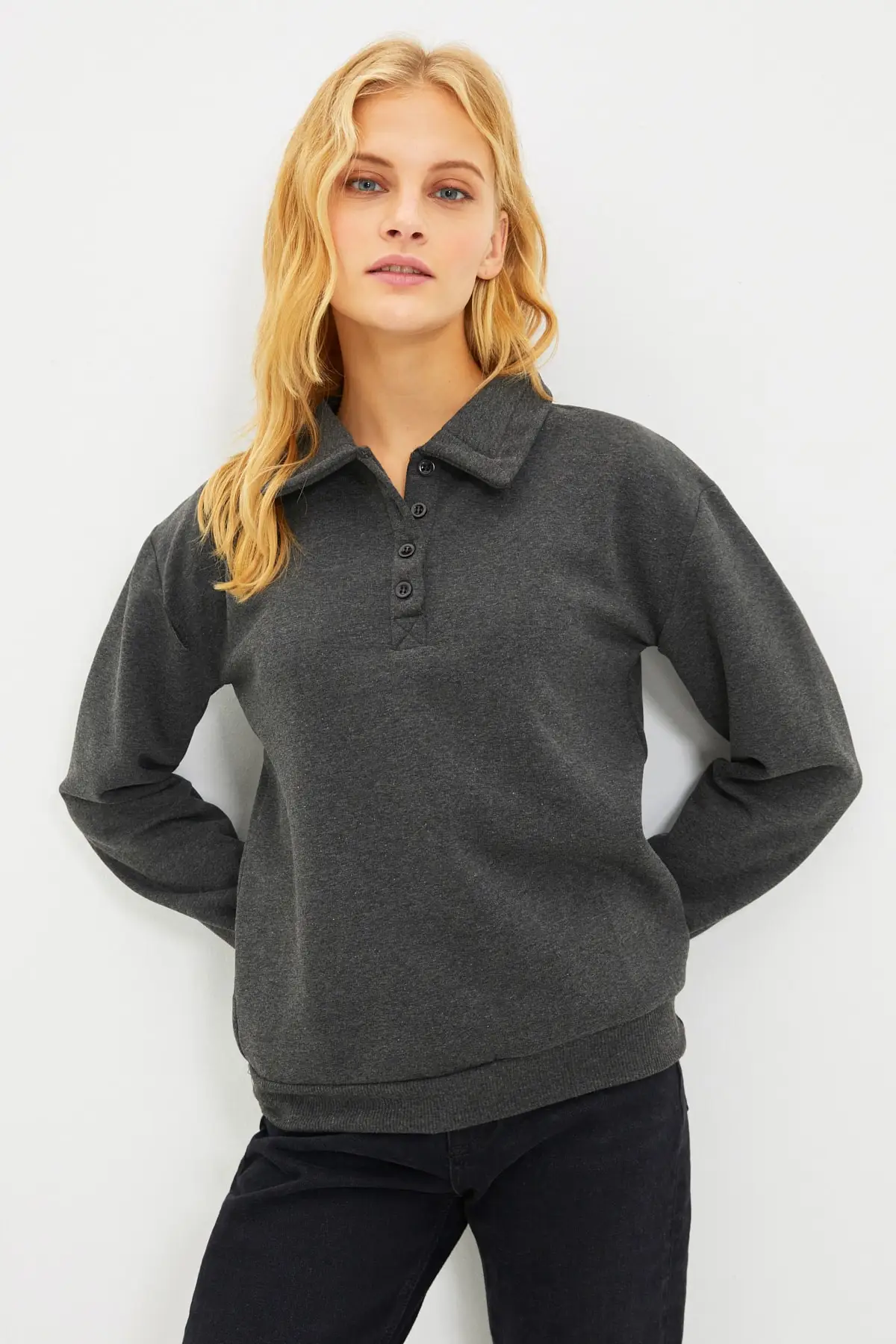 Трикотажный Свитшот оверсайз с воротником поло TWOAW22SW0423 | Женская одежда