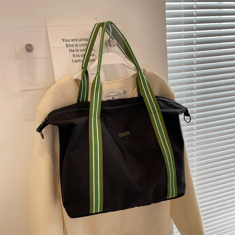 

Повседневная вместительная Женская дорожная сумка через плечо 2022, трендовые водонепроницаемые нейлоновые уличные сумки, простая женская сумка-тоут
