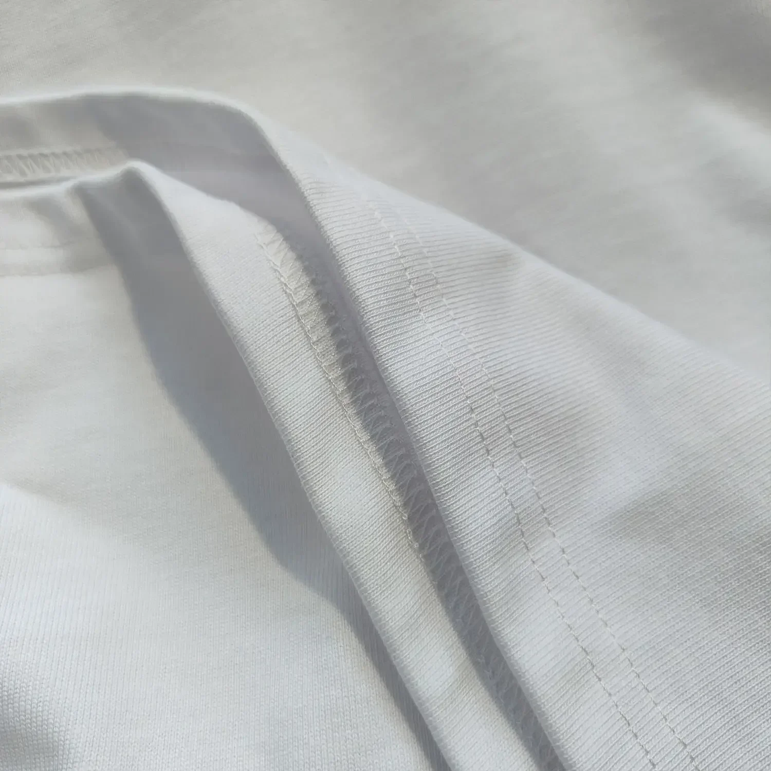 Хлопковая летняя футболка с короткими рукавами и буквенным принтом в уличном