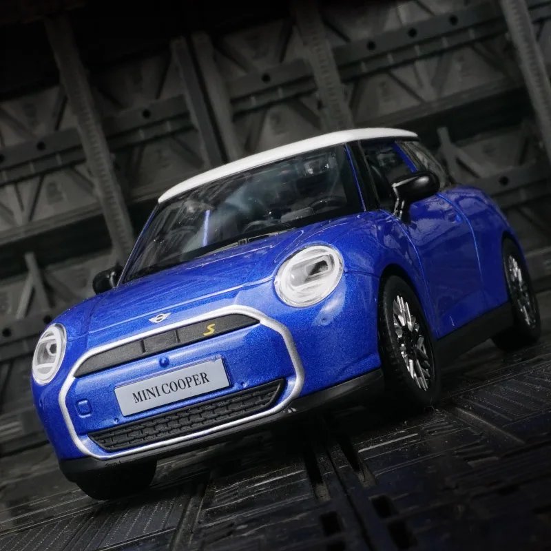 Фото Модель автомобиля BMW Mini New Energy из сплава, масштаб 1:28, с открывающимися дверями, звуковыми и световыми эффектами, коллекционный сувенир, подарок №5