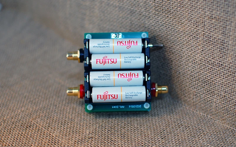 

AD1868 miniature high-performance R2R decoder Battery version