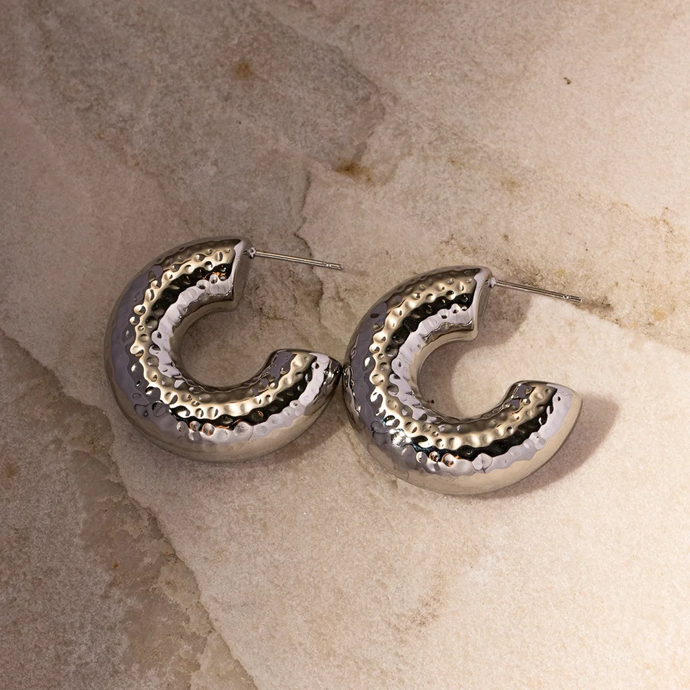 

Minar Minimalist Metal Hammer Tone C Shaped Chunky Hoop Earrings for Women Man Unisex Silver PVD Plated Stainless Steel Earring