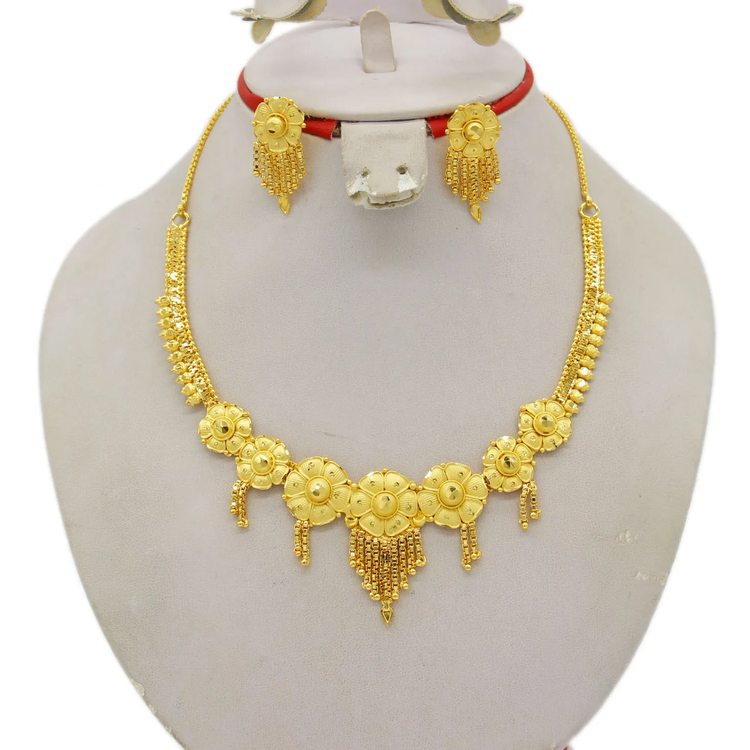 

Комплект украшений из колье и серёг, под золото, 24 к