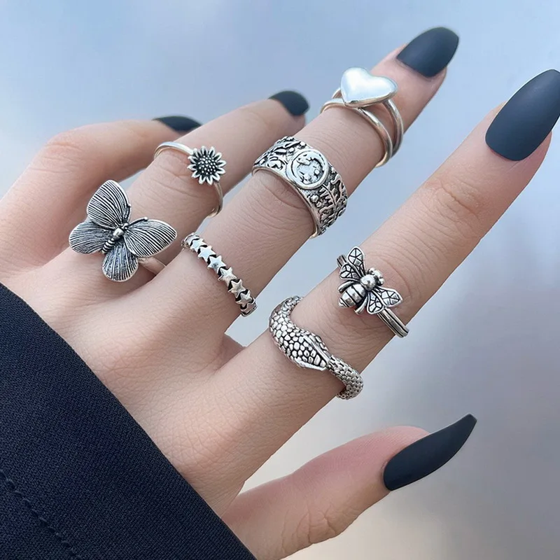 

Hiphop Vintage Rings Set for Women Men Aesthatic Retro Punk Silvey Heart Flower Butterfly Snake Chain Finger Ring Jewelry