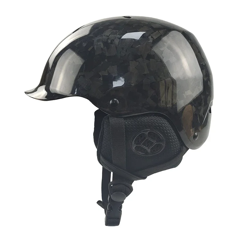 Шлем для лыж и сноуборда из углеродного волокна. Усовершенствованное защитное