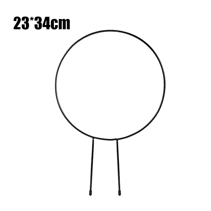 

Металлическая опора для вьющихся растений сердце