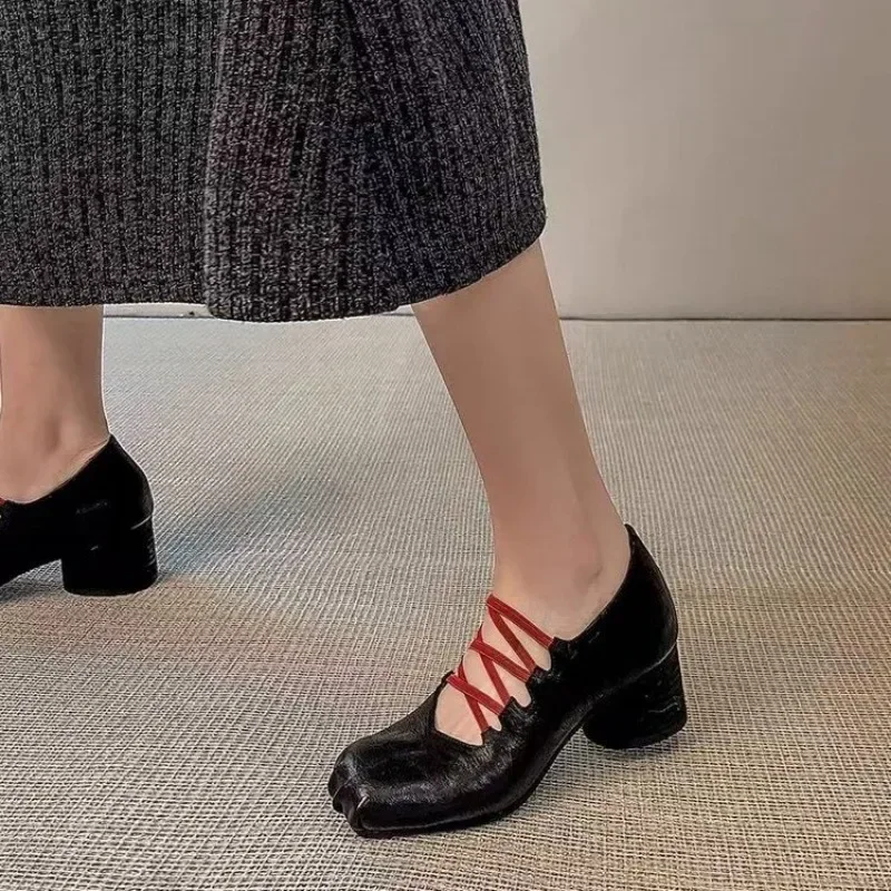 Женские туфли-лодочки на резинке с квадратным носком высоком каблуке