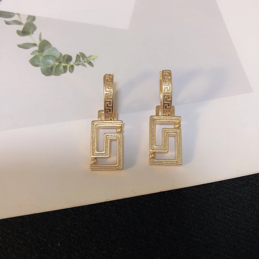 

Популярные серьги в европейском и американском стиле