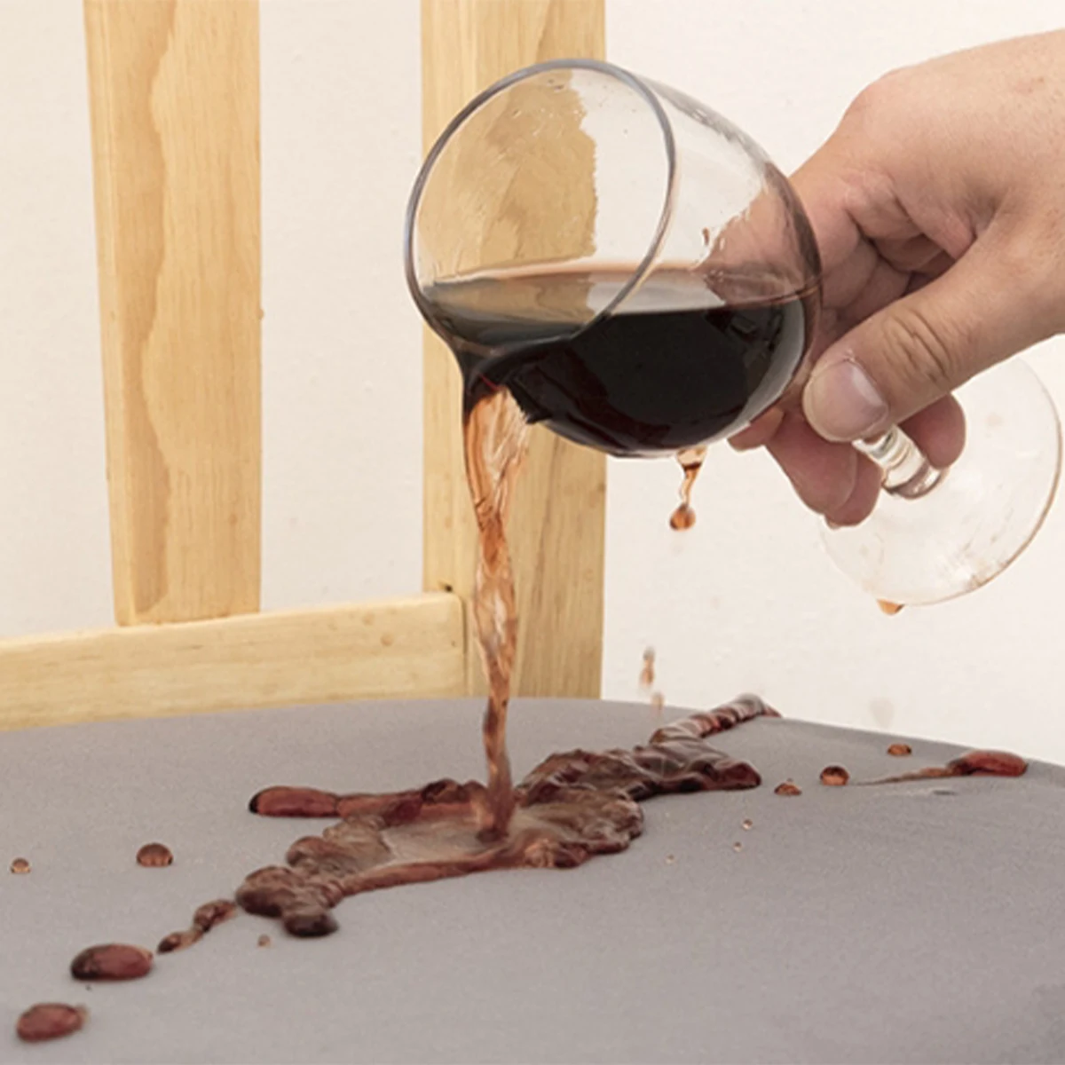 Эластичный чехол на стул с фартуком для обеденного стола. Удобная полиэфирная