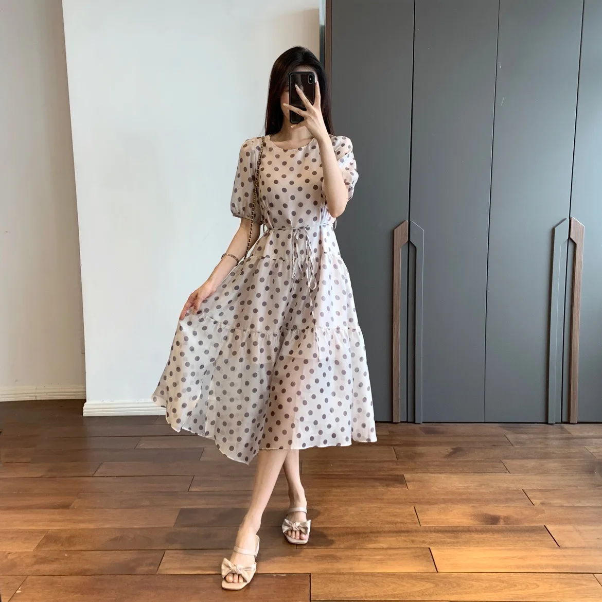 

French retro three-dimensional cut with smooth and delicate texture and a sense of gloss. Large skirt hem dress for summer