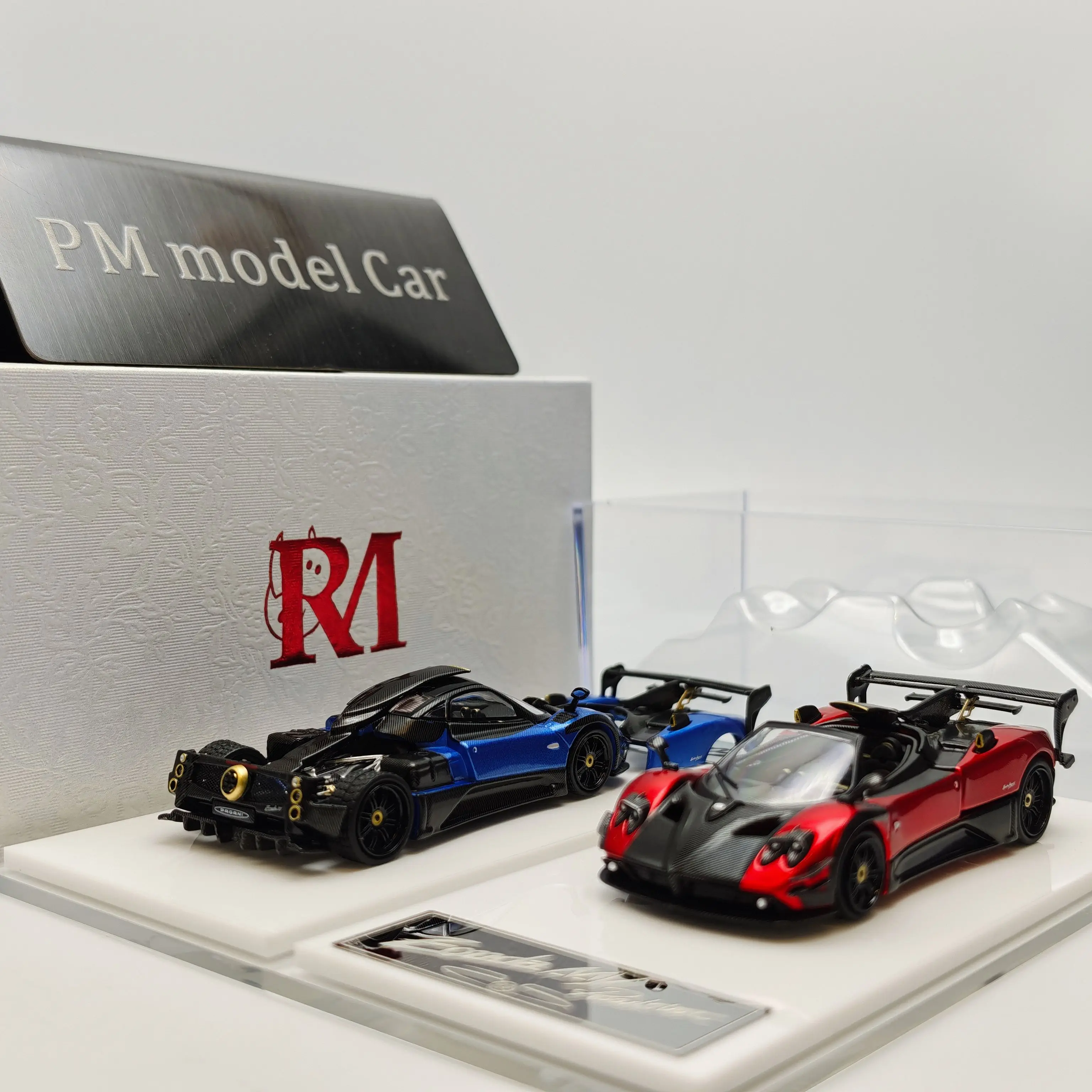 Фото Коллекционная модель автомобиля RM Model 1:64 Pagani Zonda 760 MY Roadster, красно-синий кабриолет, открывающийся, из литого сплава, подарок №2