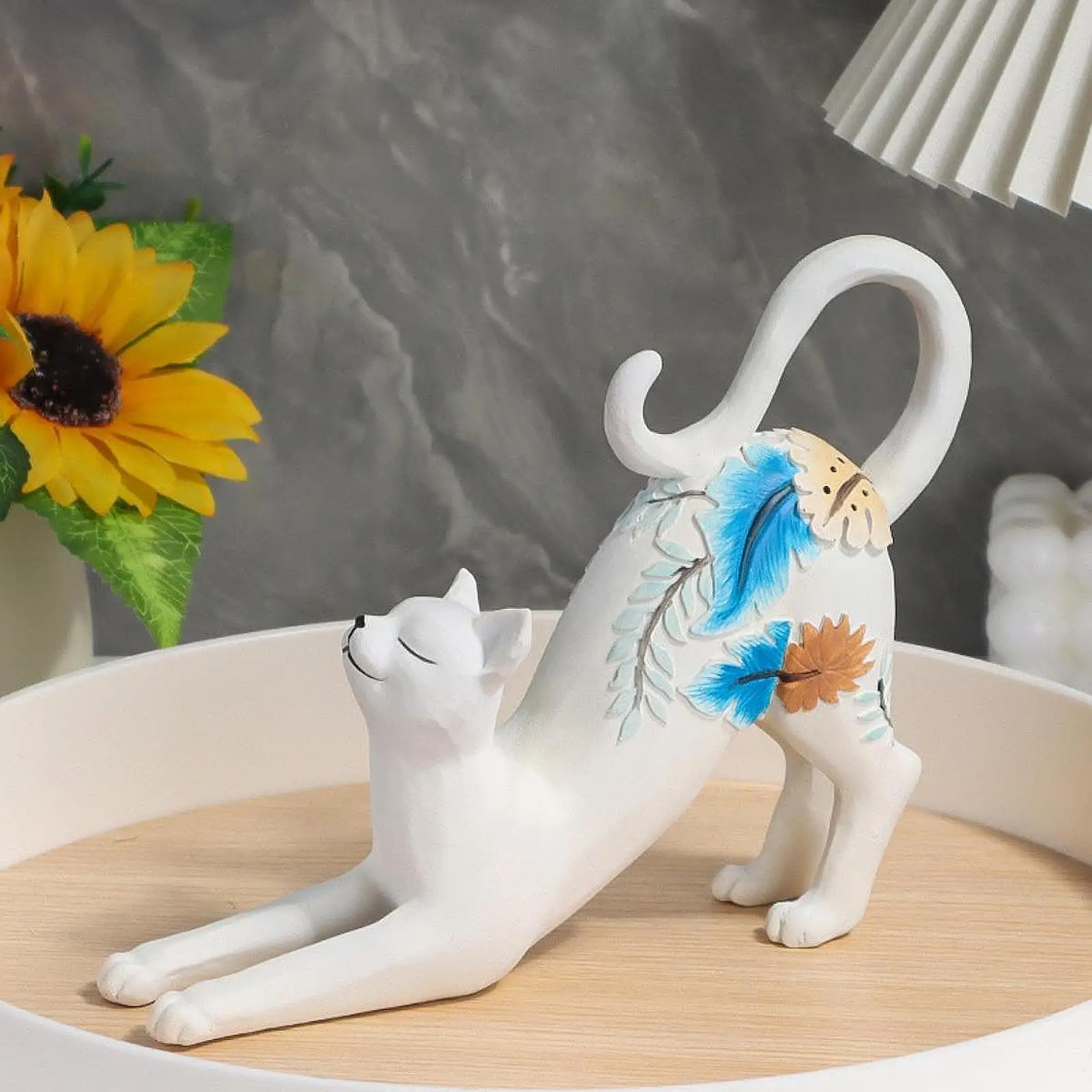 Cat Stretching Statue Holiday Gift Artwork Modern Miniature Centerpiece Decorative Creative Ornament Resin Sculpture for Cabinet