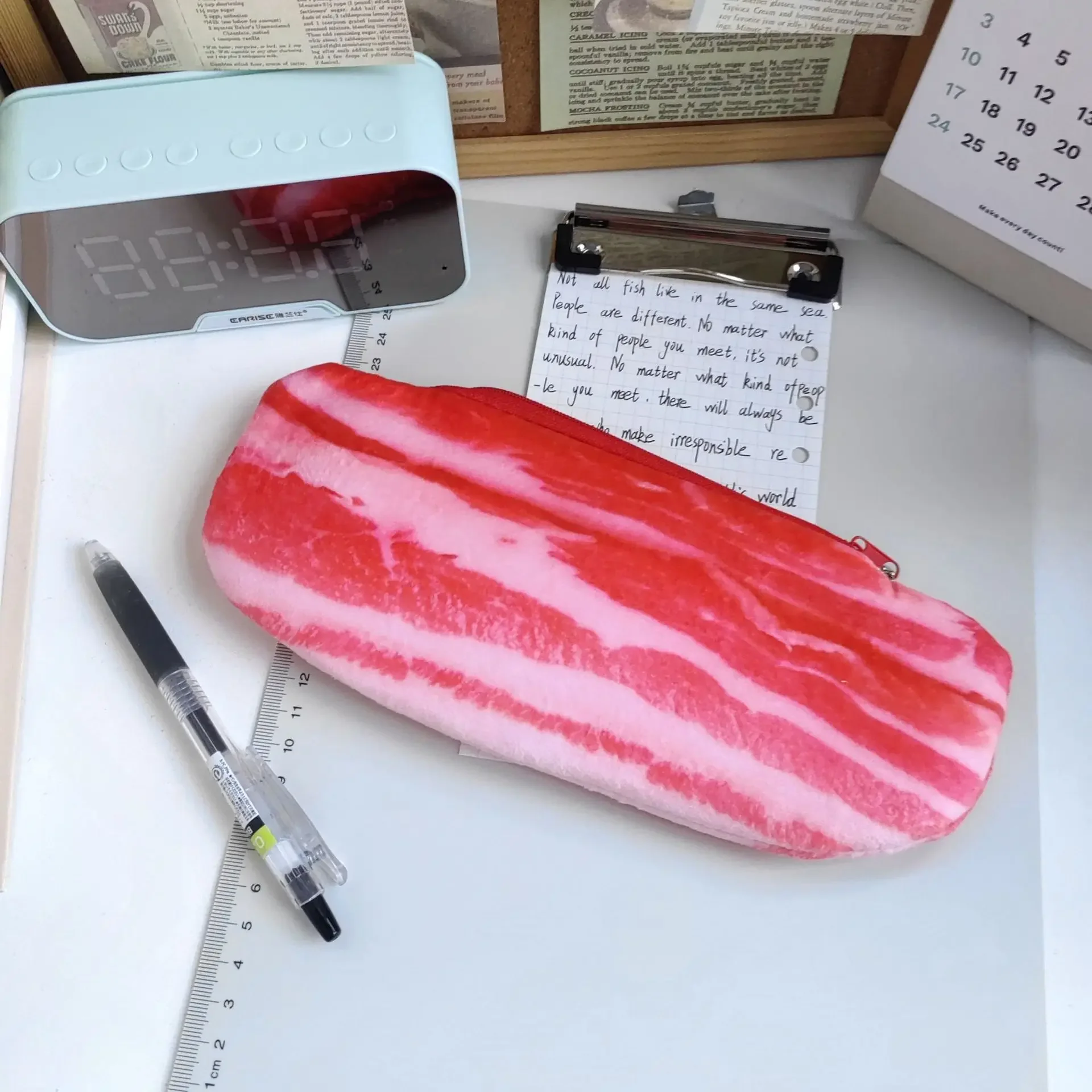 

Реалистичный 3D пенал с овощами и мясом